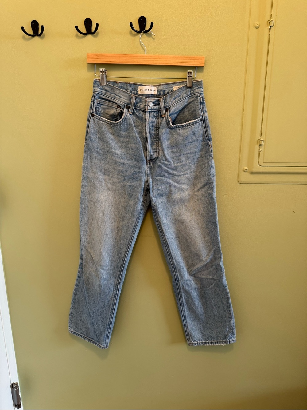 Aritzia Denim Forum Light Wash Straight-Leg Jeans